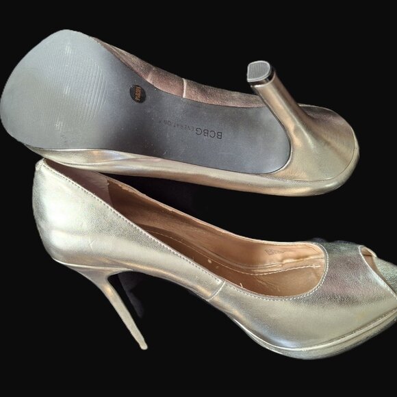 BCBGeneration Silver Metallic Peep-Toe 4.5 in Heel Pumps Sz 9.5 NWOT - Picture 9 of 9